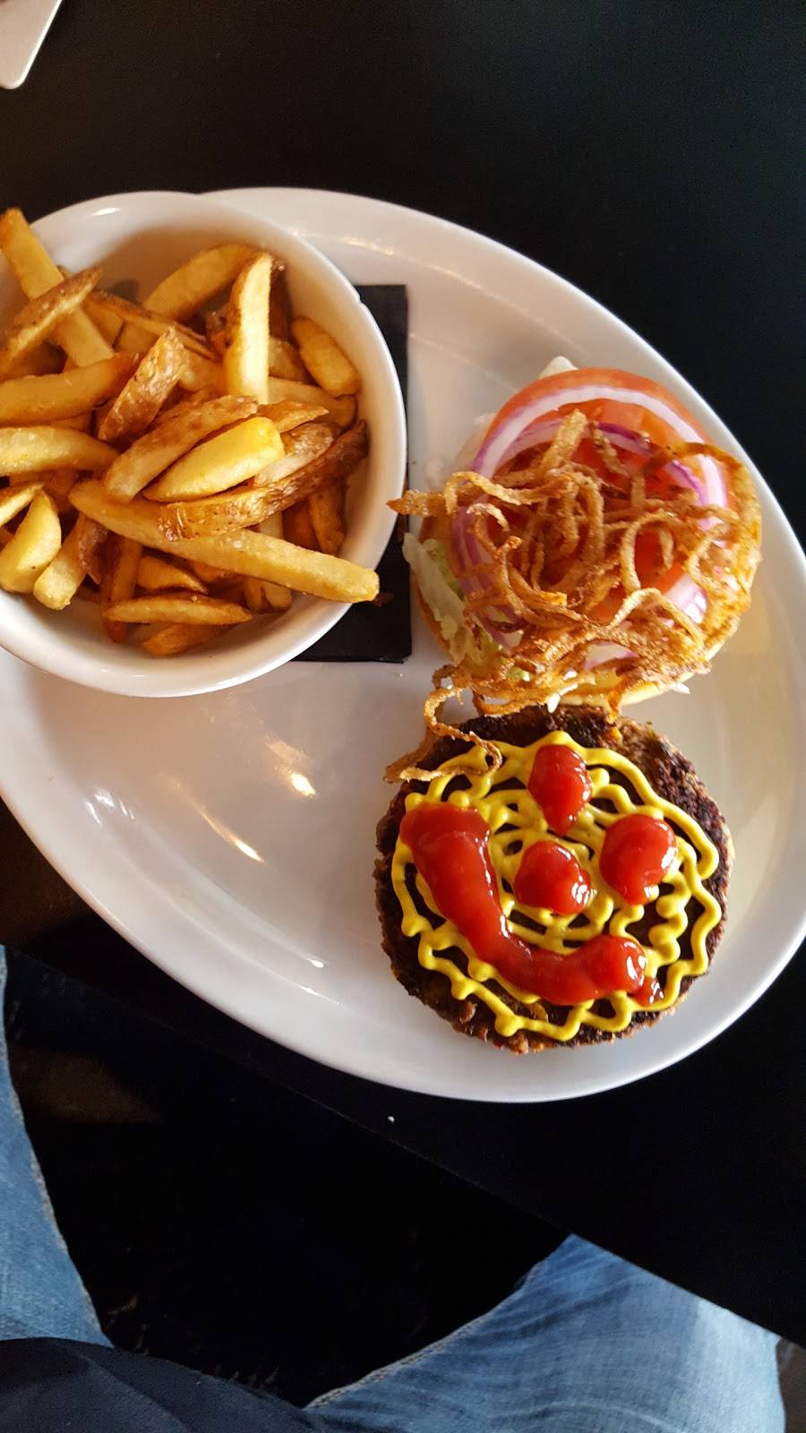 The Barrel House | restaurant | 3199 Sandwich St, Windsor, ON N9C 1A6, Canada | 5199775334 OR +1 519-977-5334