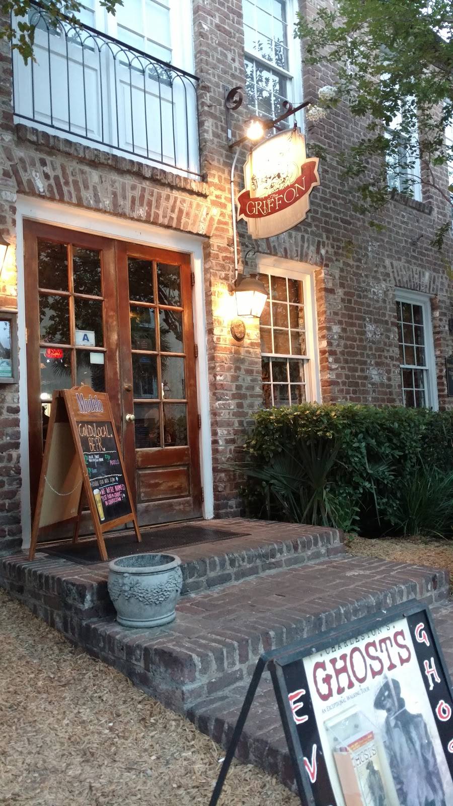 The Griffon | restaurant | 18 Vendue Range, Charleston, SC 29401, USA | 8437231700 OR +1 843-723-1700