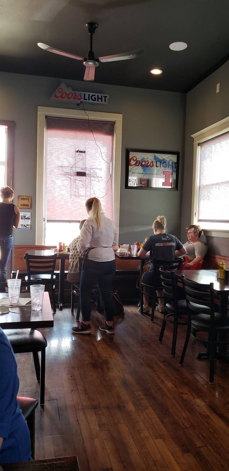 The Vault Fine Food & Drinks | restaurant | 121 East Ave, Ogden, IL 61859, USA | 2175824000 OR +1 217-582-4000