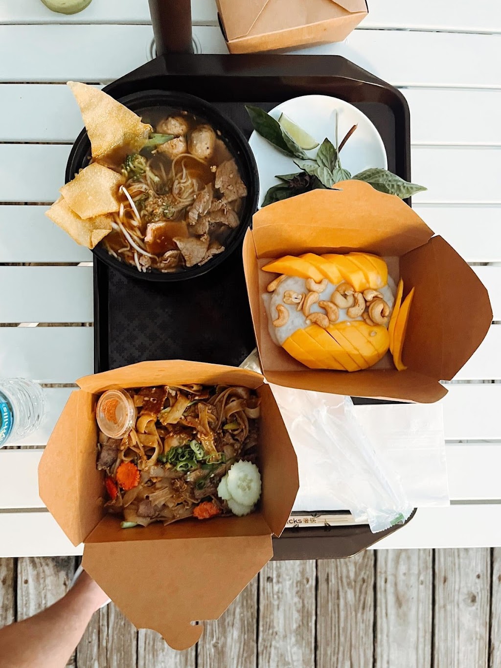 Sues Thai Cafe | restaurant | 2725 Joan Ave, Panama City Beach, FL 32408, USA | 8502389585 OR +1 850-238-9585