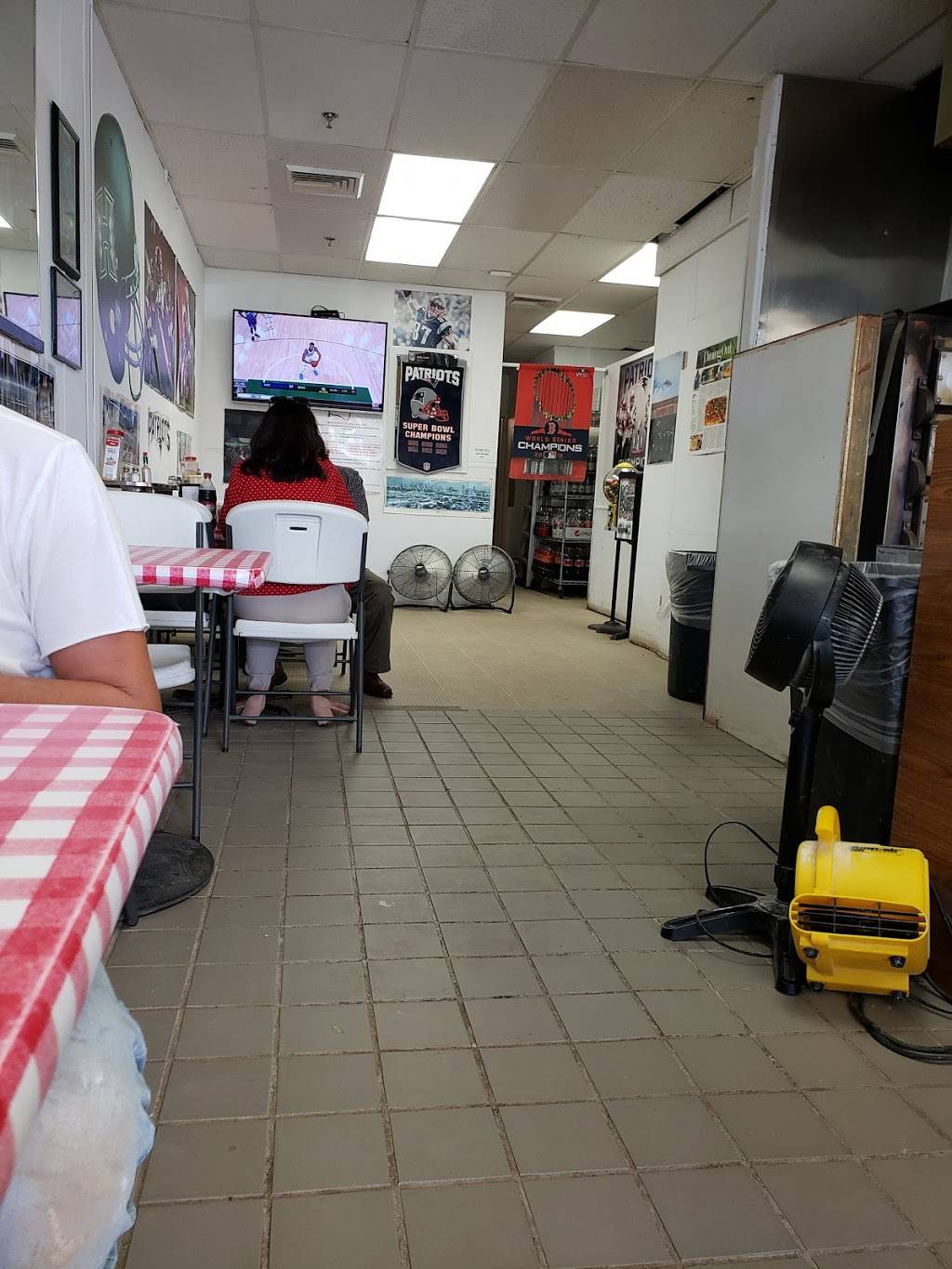 Bostons Pizza | restaurant | 25 Kaneohe Bay Dr, Kailua, HI 96734, USA | 8082548055 OR +1 808-254-8055