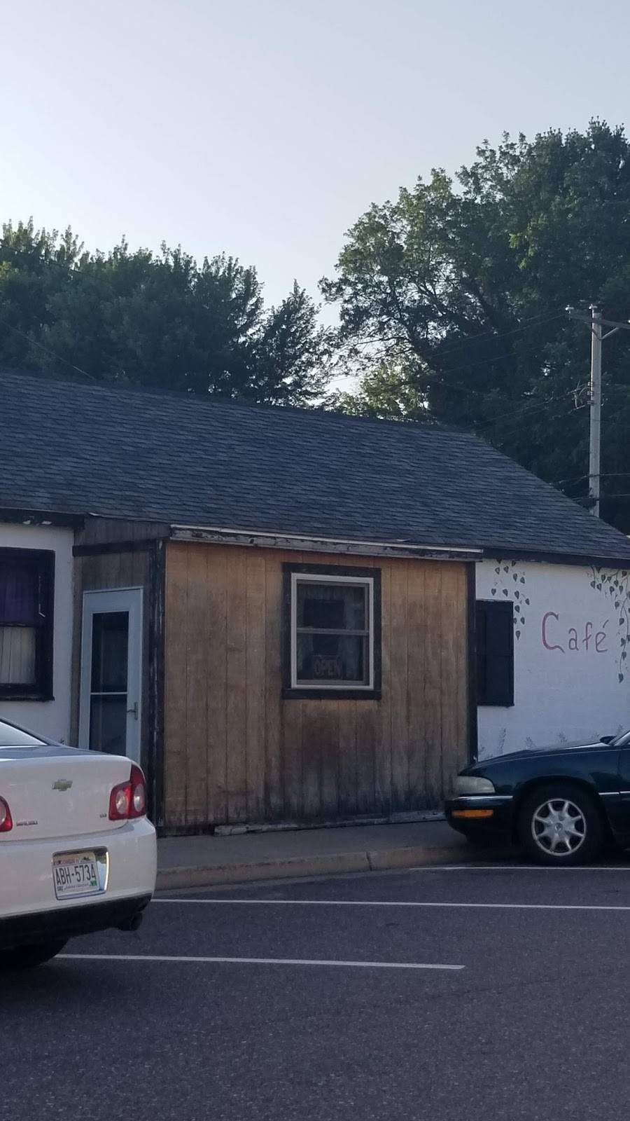 Kelly Grill | restaurant | 143 E 1st Ave, Stanley, WI 54768, USA | 7157090160 OR +1 715-709-0160