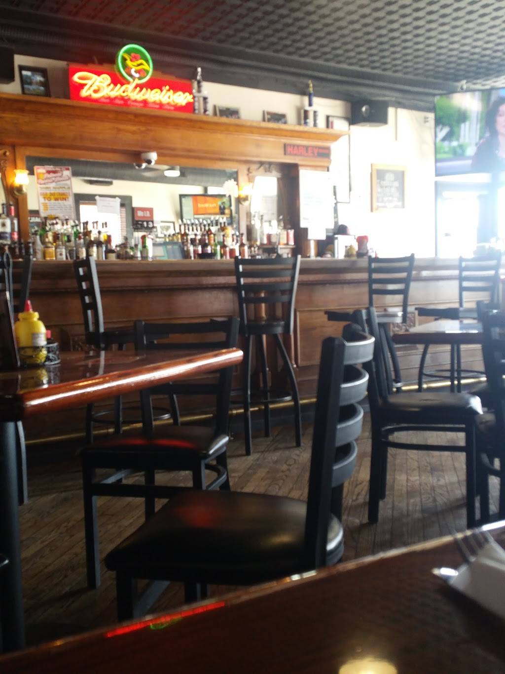 Broadway Bar & Grill | restaurant | 1013 Broadway, Highland, IL 62249, USA | 6186549032 OR +1 618-654-9032