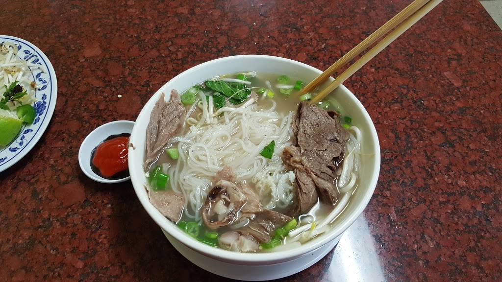 iPho | restaurant | 1072 S Brookhurst Rd, Fullerton, CA 92833, USA | 7145254444 OR +1 714-525-4444