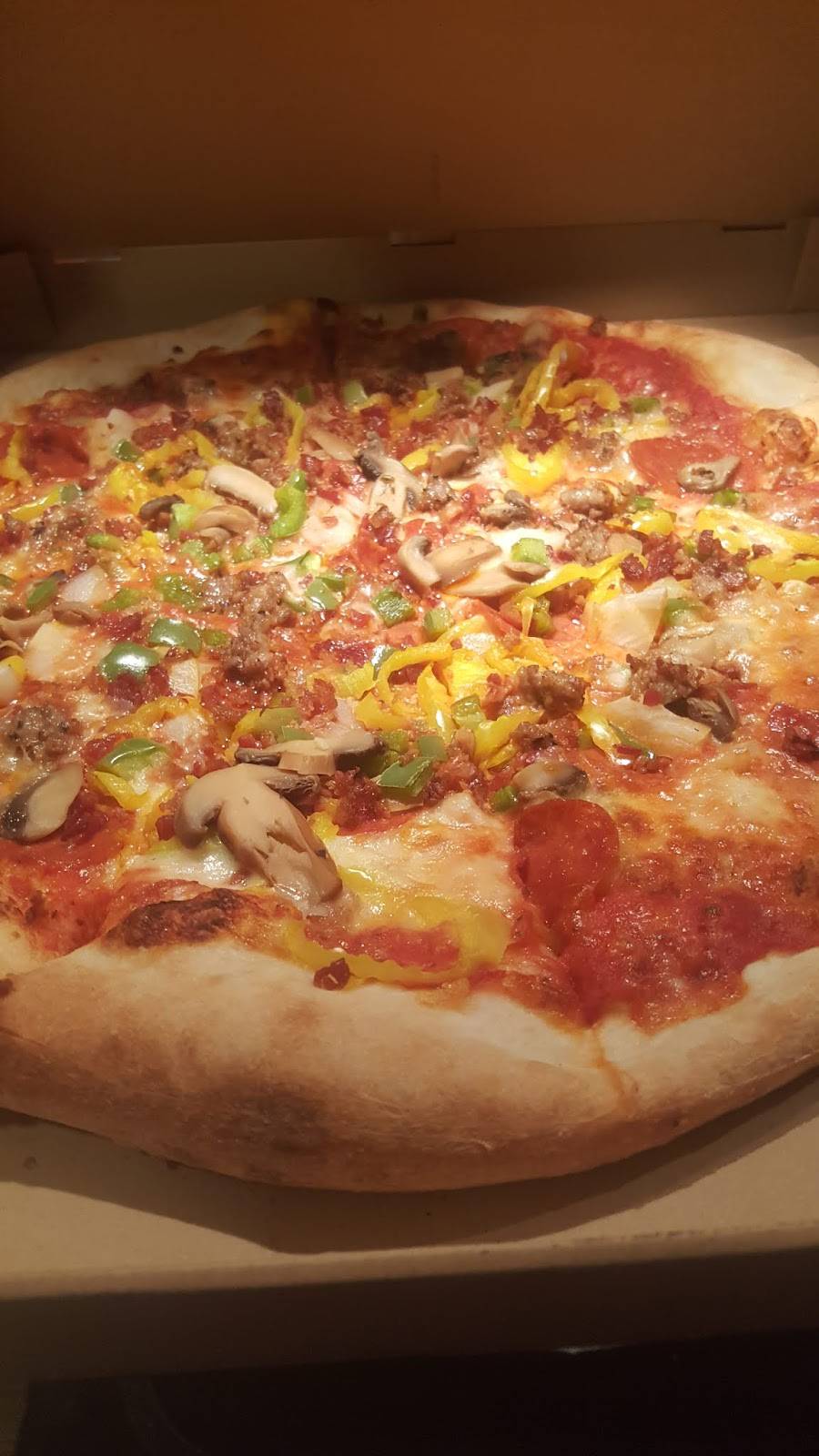 Lucas New York Style Pizza | restaurant | 3451 Darrow Rd, Stow, OH 44224, USA | 3306889595 OR +1 330-688-9595