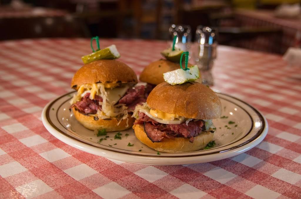 Winzer Stube | restaurant | 516 2nd St, Hudson, WI 54016, USA | 7153815092 OR +1 715-381-5092