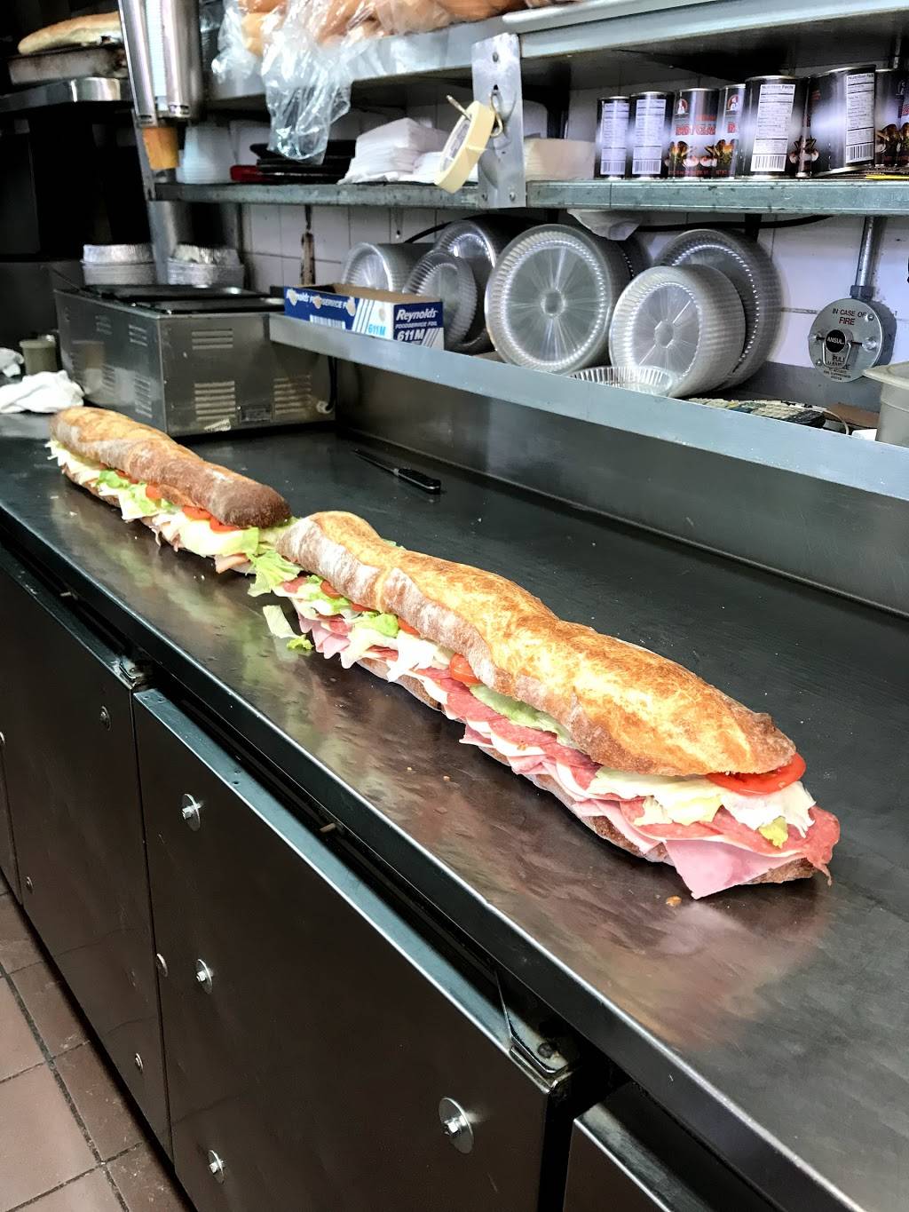 Tom & Pats Pizza | restaurant | 9 Prospect Ave, West Haven, CT 06516, USA | 2039325315 OR +1 203-932-5315