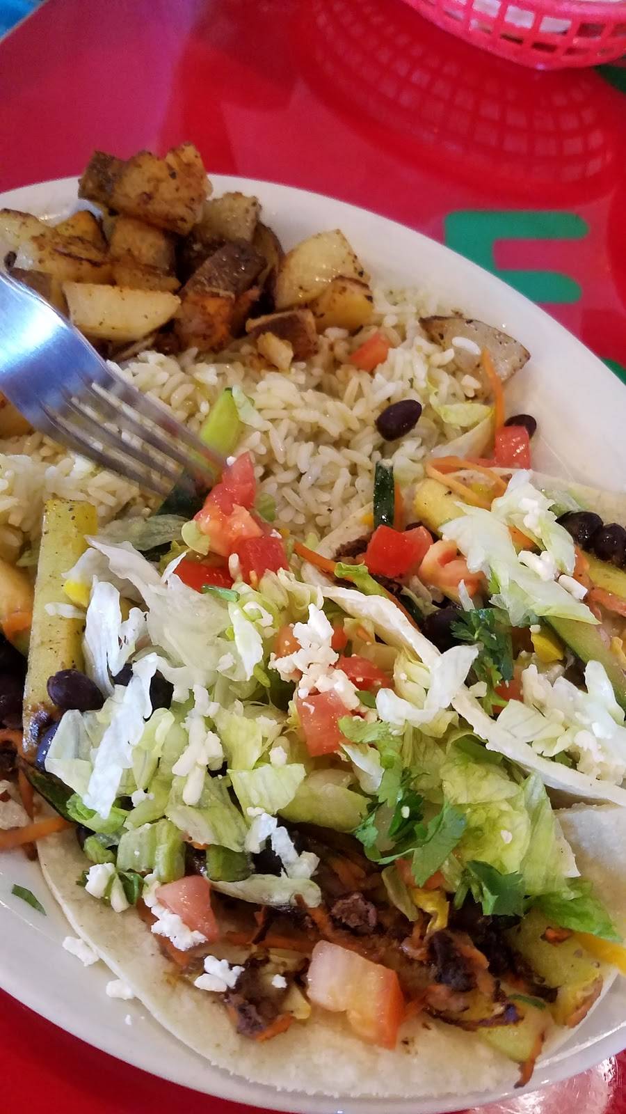 Fuzzys Taco Shop | restaurant | 6010 Azle Ave, Fort Worth, TX 76135, USA | 8172378292 OR +1 817-237-8292