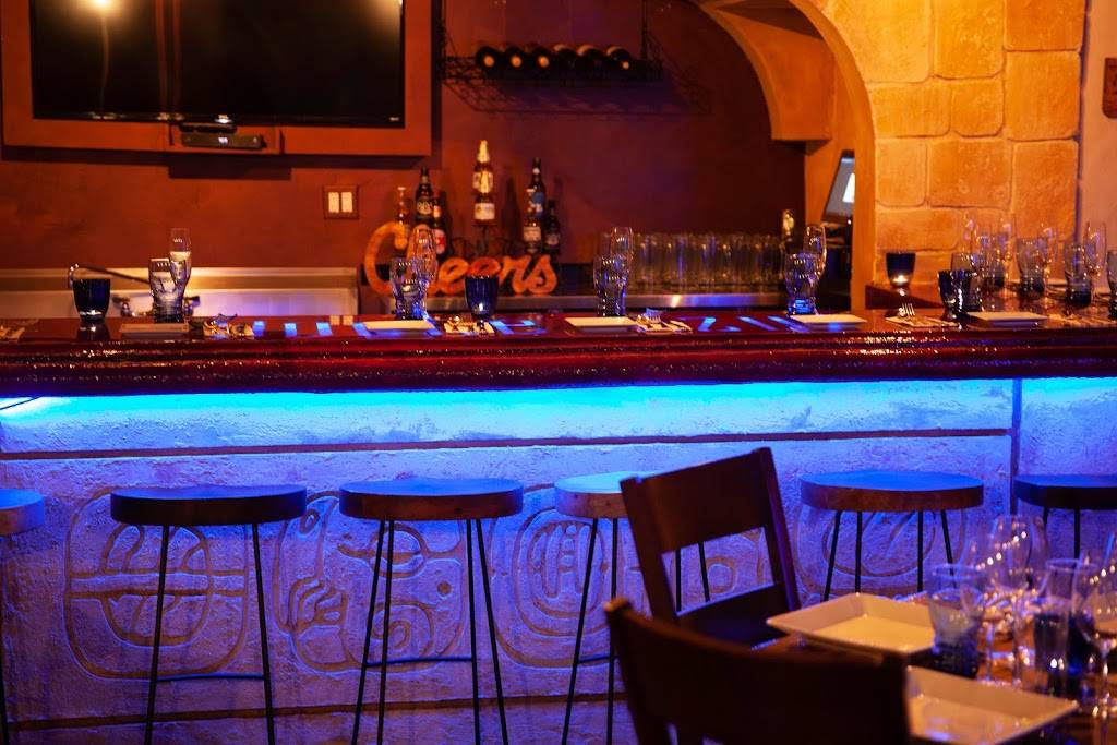 Noche Azul | restaurant | 23115 Lyons Ave, Newhall, CA 91321, USA | 6613884482 OR +1 661-388-4482