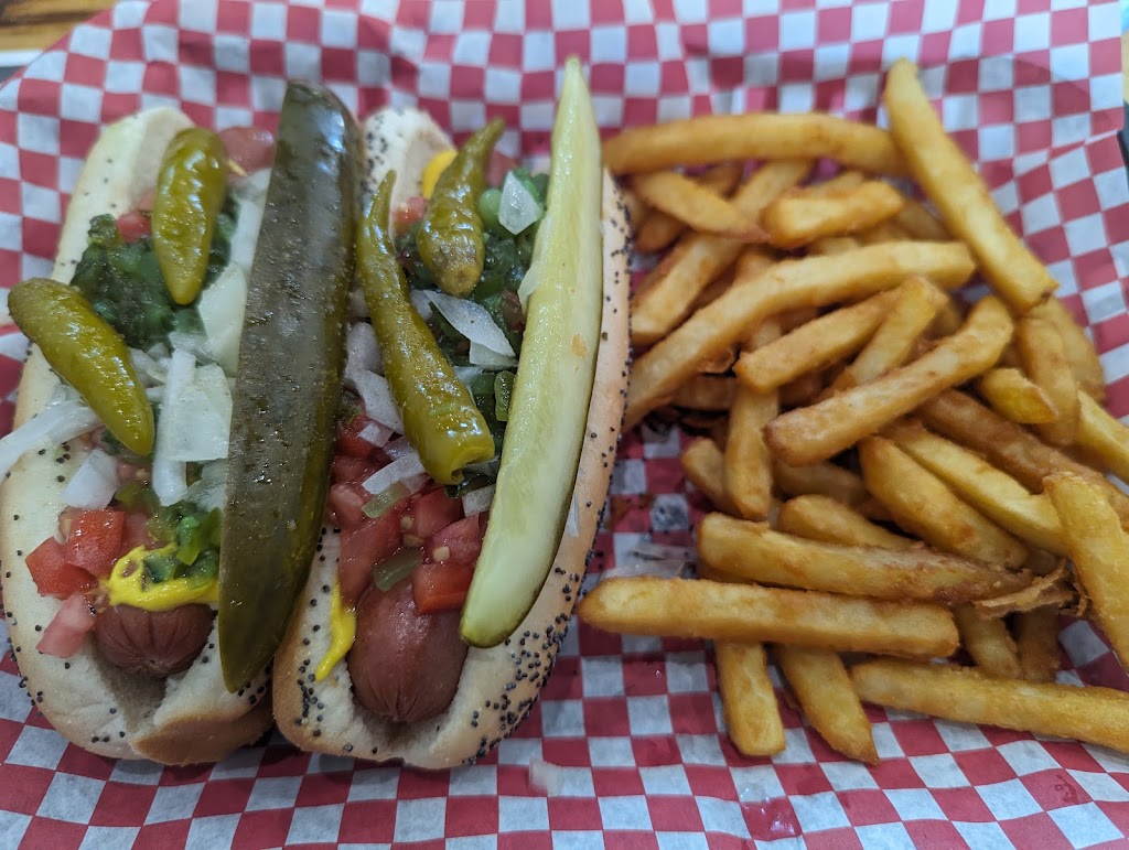 Maddogs Bar and Grill | restaurant | 705 E Main St, Genoa, IL 60135, USA | 7793820066 OR +1 779-382-0066