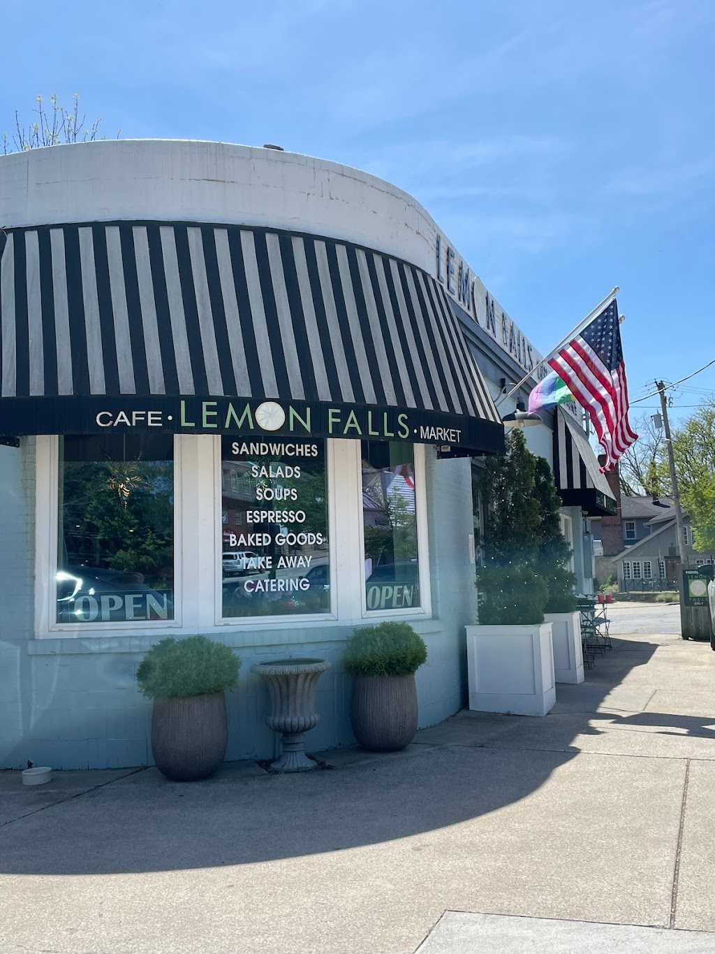 Lemon Falls Cafe/Marketplace | cafe | 95 N Main St, Chagrin Falls, OH 44022, USA | 4402478000 OR +1 440-247-8000