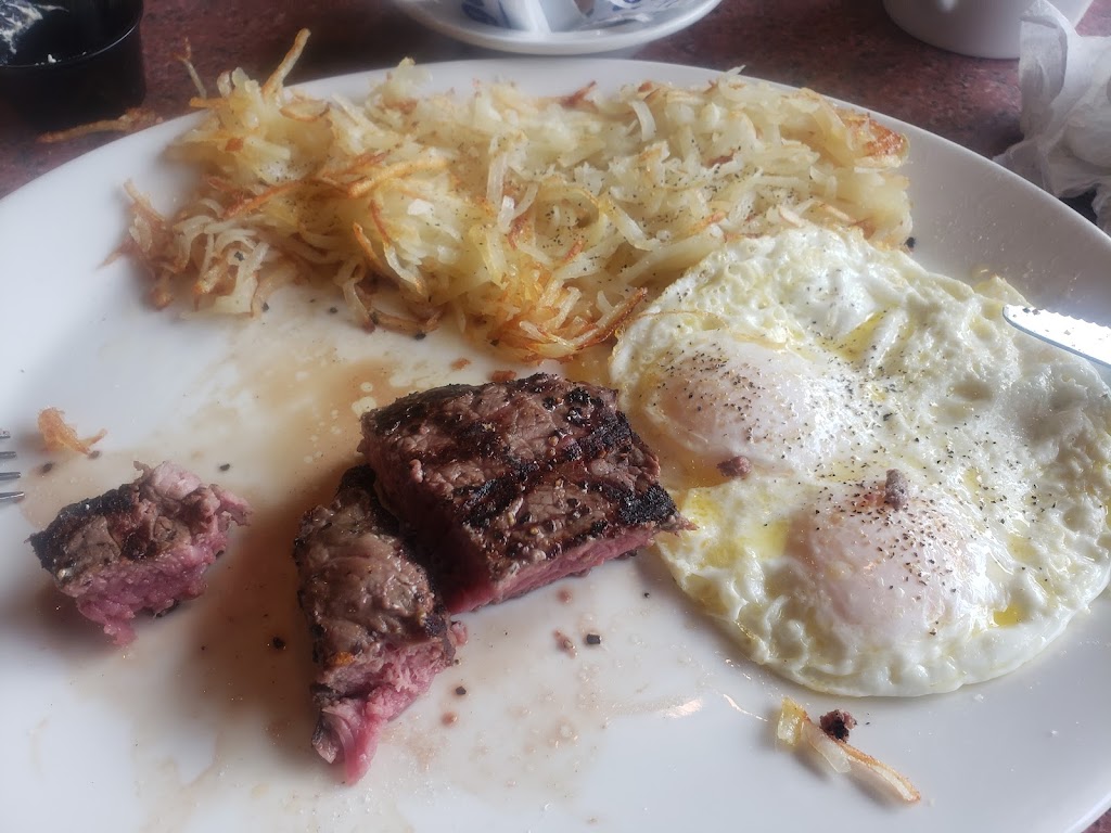 Sharis Cafe and Pies | bakery | 210 Peninger Rd, Central Point, OR 97502, USA | 5416657070 OR +1 541-665-7070