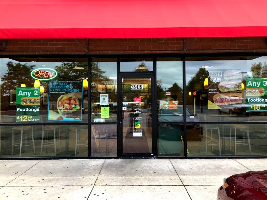 Subway | restaurant | 3909 N Richards St, Milwaukee, WI 53212, USA | 4144312833 OR +1 414-431-2833