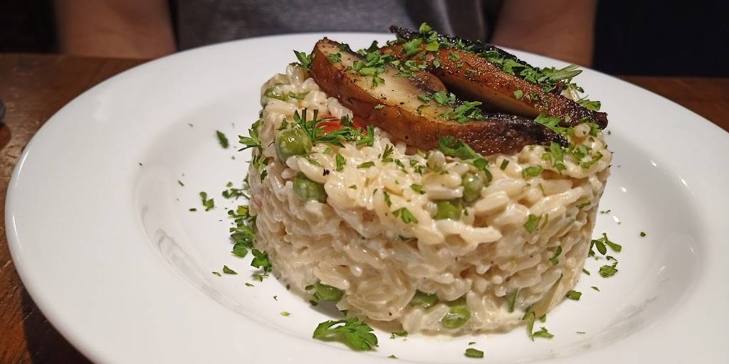 Bistro de Quartier - Lamifa | restaurant | 3976 Rue Ontario E, Montréal, QC H1W 1S9, Canada | 5143738239 OR +1 514-373-8239