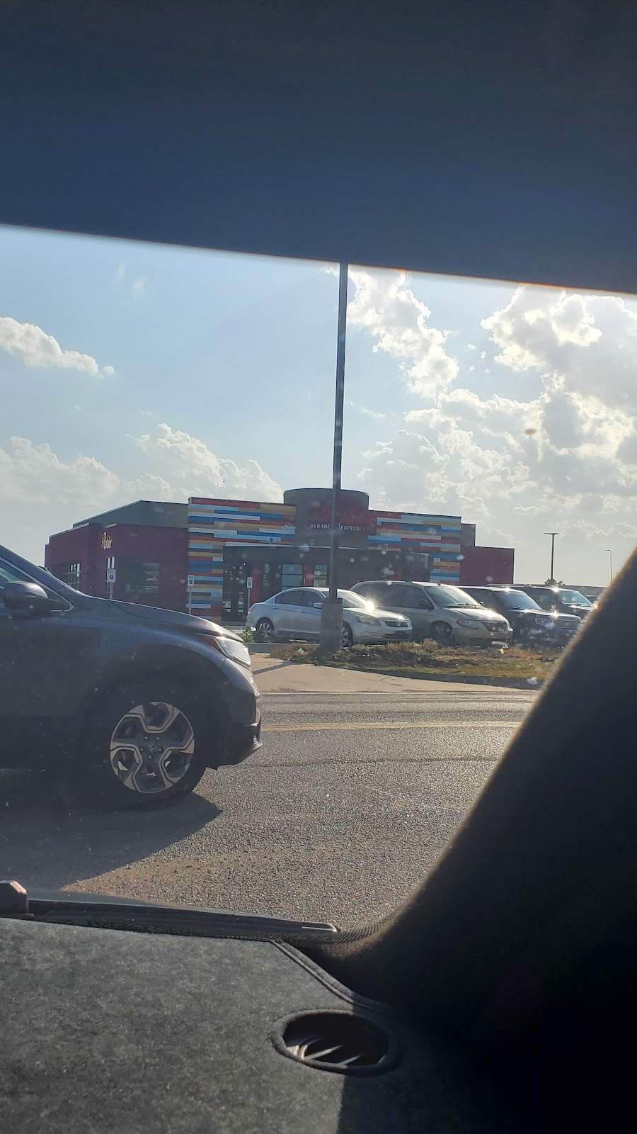 Red Robin Gourmet Burgers and Brews | restaurant | 7355 W Taft St, Wichita, KS 67209, USA | 3162192939 OR +1 316-219-2939