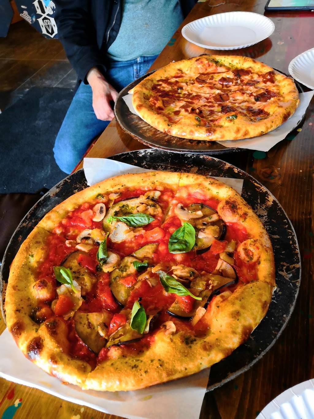 Village Pizza | meal delivery | 761 Dundas St W, Toronto, ON M6J 1T9, Canada | 4165519939 OR +1 416-551-9939