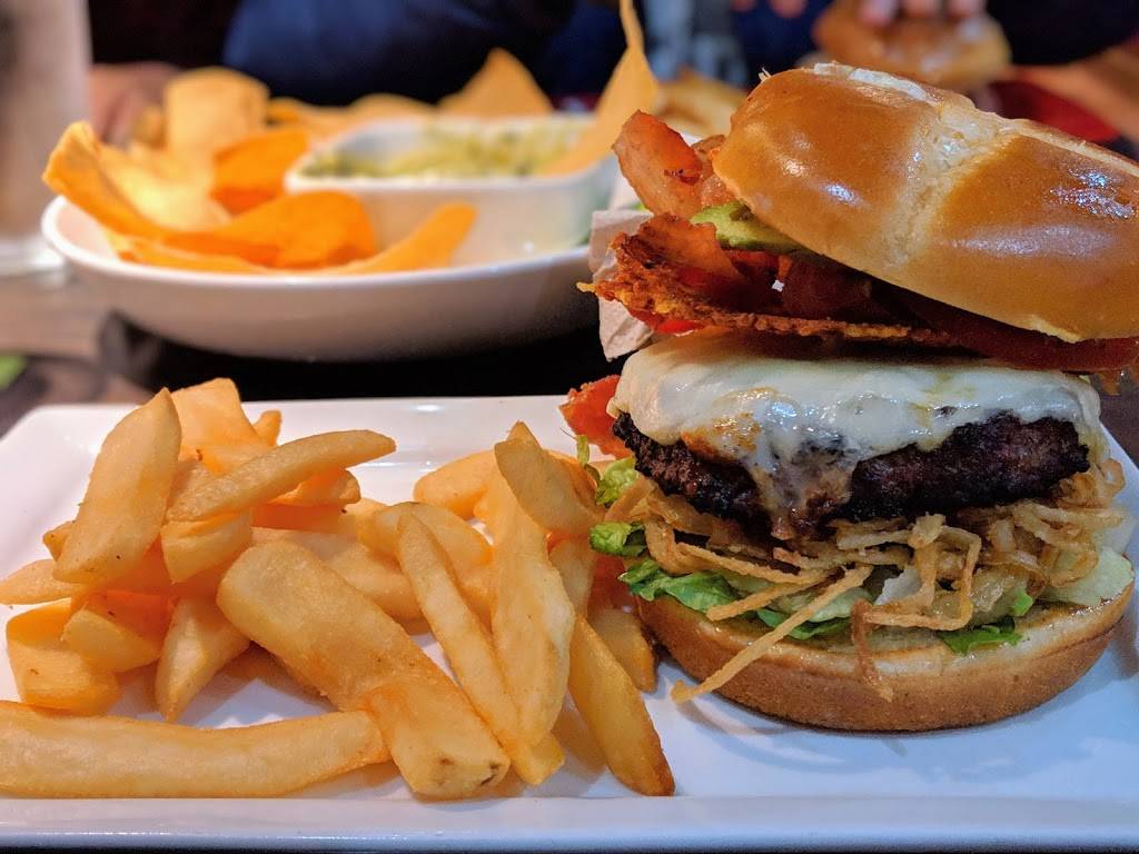 Red Robin Gourmet Burgers and Brews | restaurant | 2200 Eastridge Loop #2073, San Jose, CA 95122, USA | 4082231000 OR +1 408-223-1000