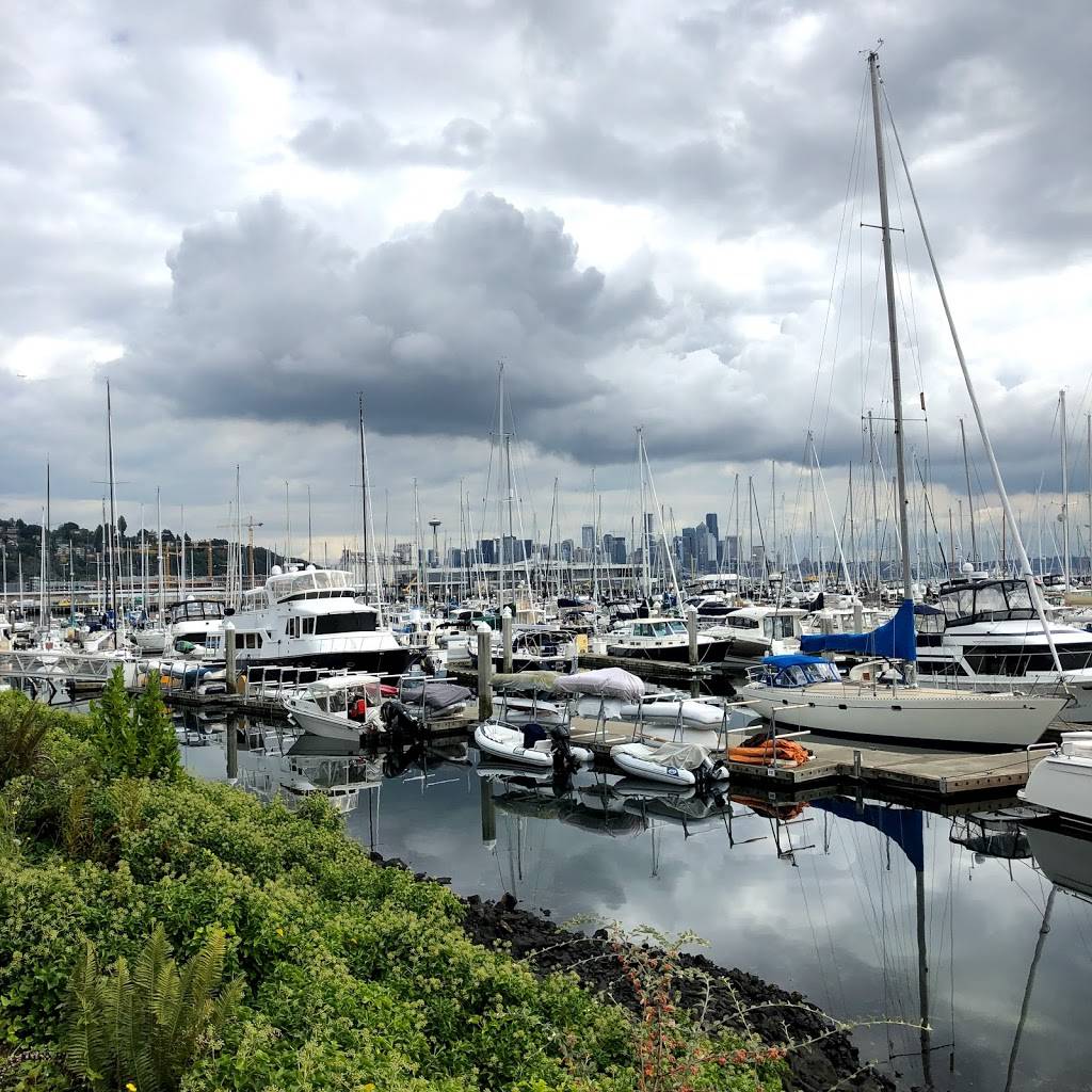 Maggie Bluffs | restaurant | 2601 W Marina Pl, Seattle, WA 98199, USA | 2062838322 OR +1 206-283-8322