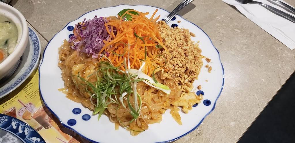 Thai Golden Bell Restaurant | restaurant | 16925 Yonge St, Newmarket, ON L3Y 5Y1, Canada | 9059540954 OR +1 905-954-0954