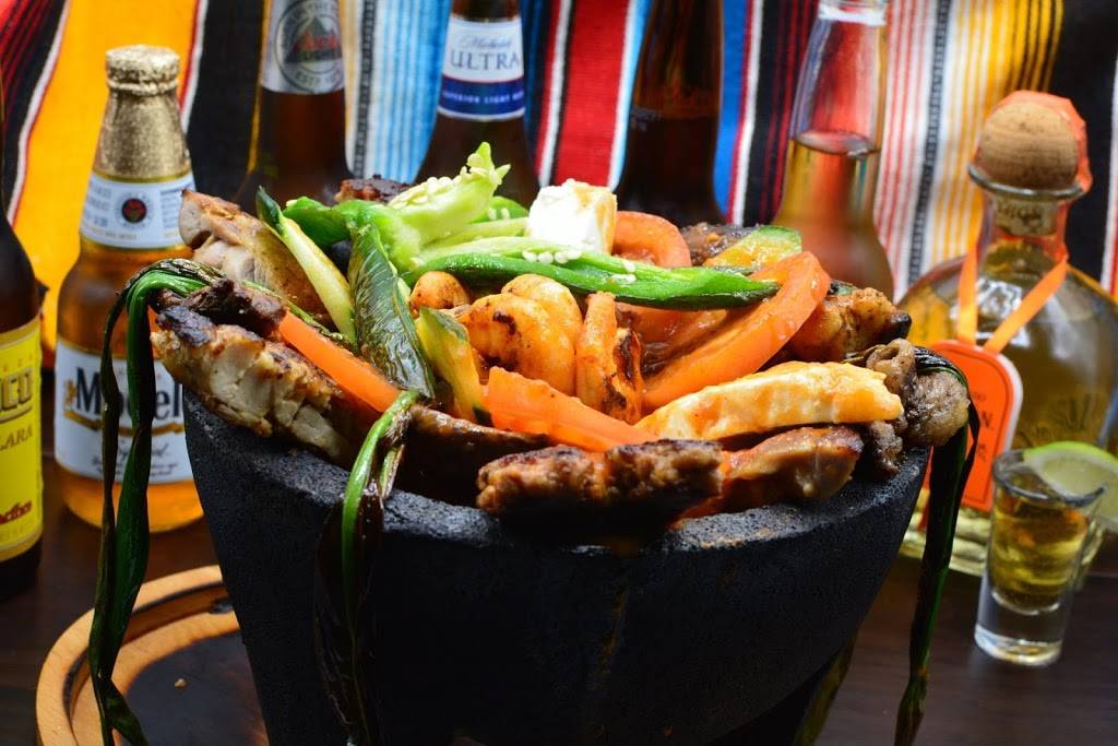 Ponchos Family Mexican Restaurant | restaurant | 5201 W Mississippi Ave, Lakewood, CO 80226, USA | 3033799272 OR +1 303-379-9272