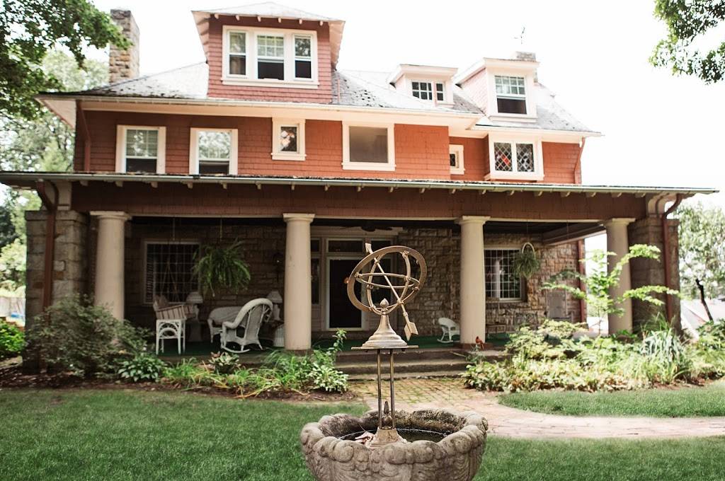 Brownsville Road House: Bed & Breakfast | cafe | 3406 Brownsville Rd, Pittsburgh, PA 15227, USA | 4128851242 OR +1 412-885-1242