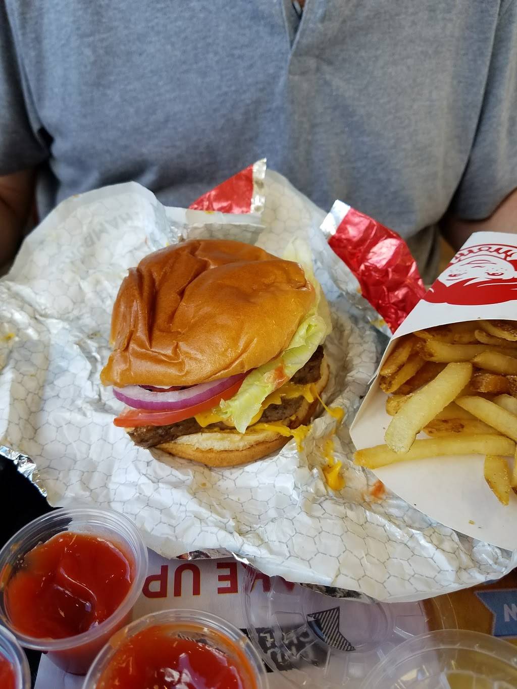 Wendys | restaurant | 2033 Wal Mart Dr NE, Warren, OH 44483, USA | 3303729171 OR +1 330-372-9171