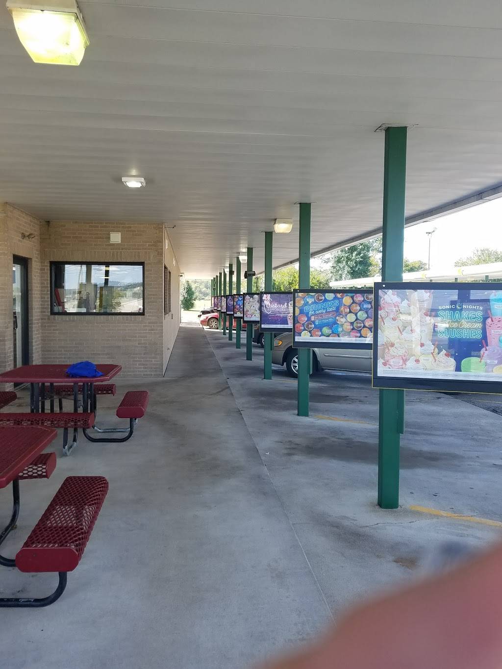 Sonic Drive-In | restaurant | 999 E Main Street, Jackson, OH 45640, USA | 7402868686 OR +1 740-286-8686