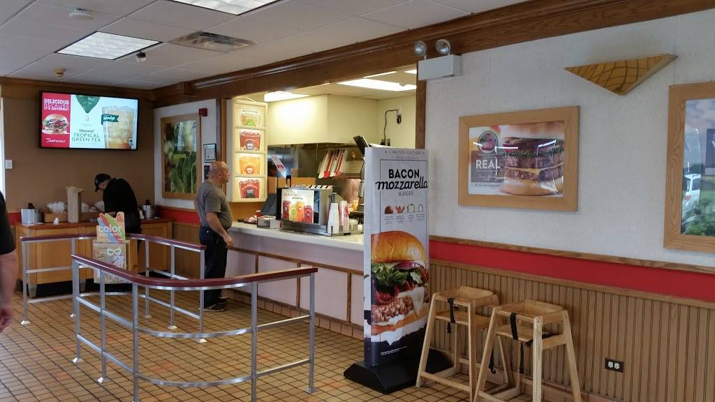 Wendys | restaurant | 900 Busse Rd, Elk Grove Village, IL 60007, USA | 8479521360 OR +1 847-952-1360