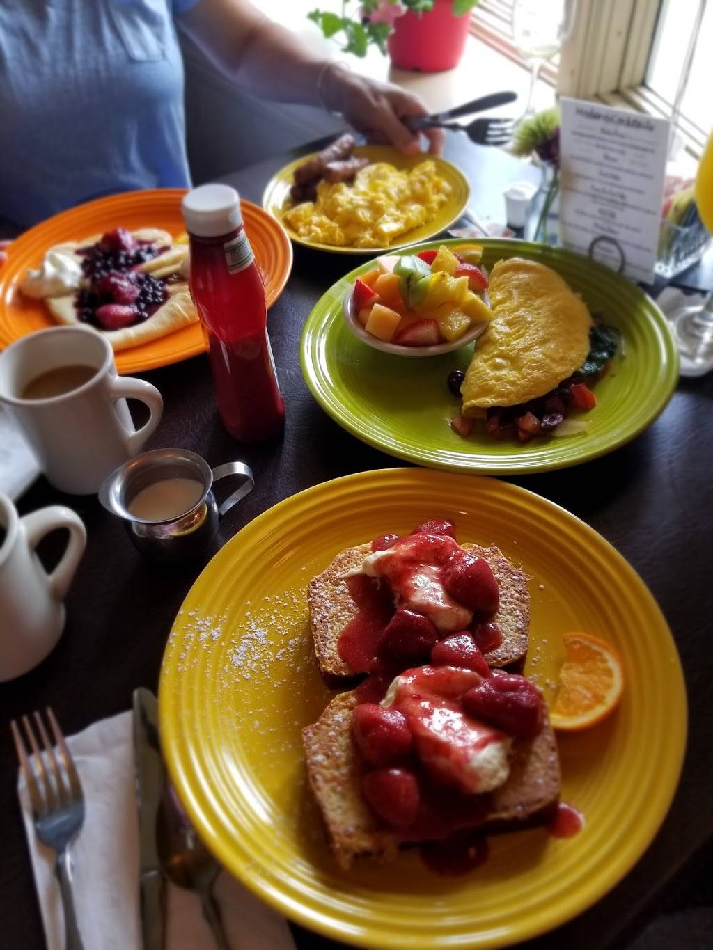 Modern Bistro | restaurant | 4077 Mendon Road, Cumberland, RI 02864, USA | 4016580449 OR +1 401-658-0449