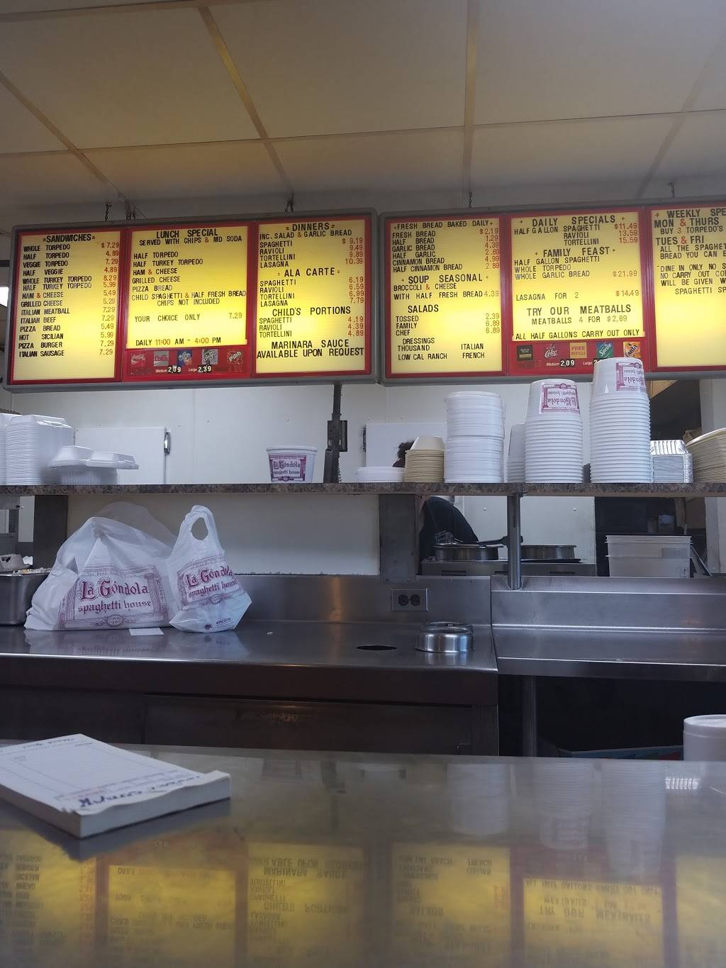 La Gondola Spaghetti House | restaurant | 914 N Henderson St, Galesburg, IL 61401, USA | 3093439988 OR +1 309-343-9988