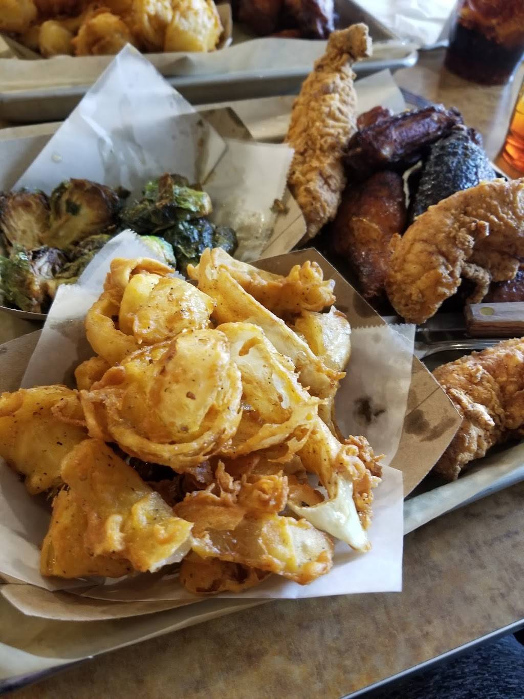 Boss Chick N Beer | restaurant | 120 Front St, Berea, OH 44017, USA | 4405327660 OR +1 440-532-7660