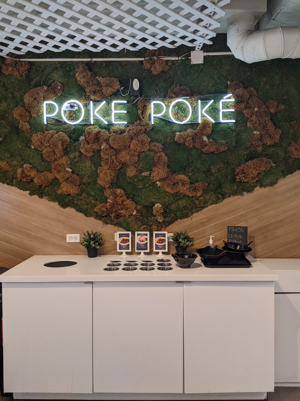 Poke Poké | restaurant | 118 S Wabash Ave, Chicago, IL 60603, USA | 3126313380 OR +1 312-631-3380