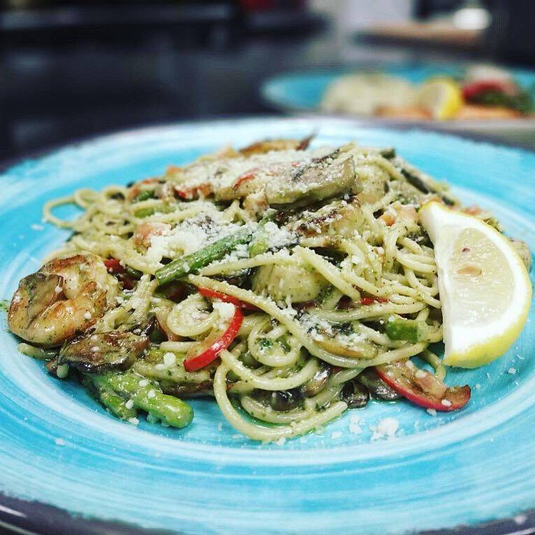 JohnnyLukes KitchenBar | restaurant | 5500 Market St #130, Wilmington, NC 28405, USA | 9107691798 OR +1 910-769-1798