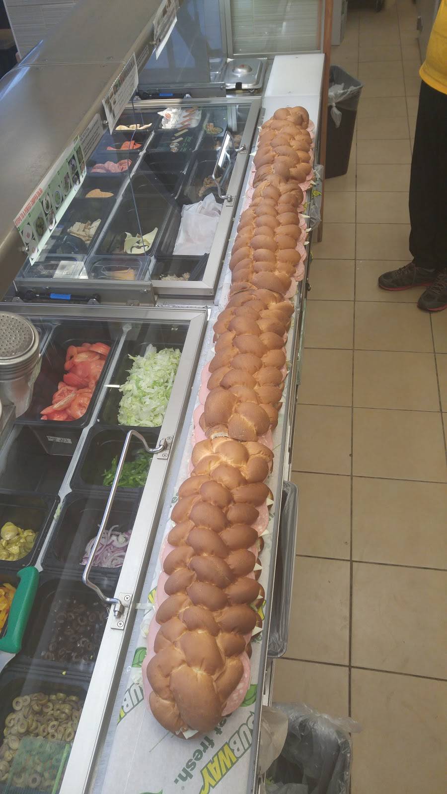 Subway | restaurant | 2115 King Rd #1, King City, ON L7B 1K2, Canada | 9058333030 OR +1 905-833-3030