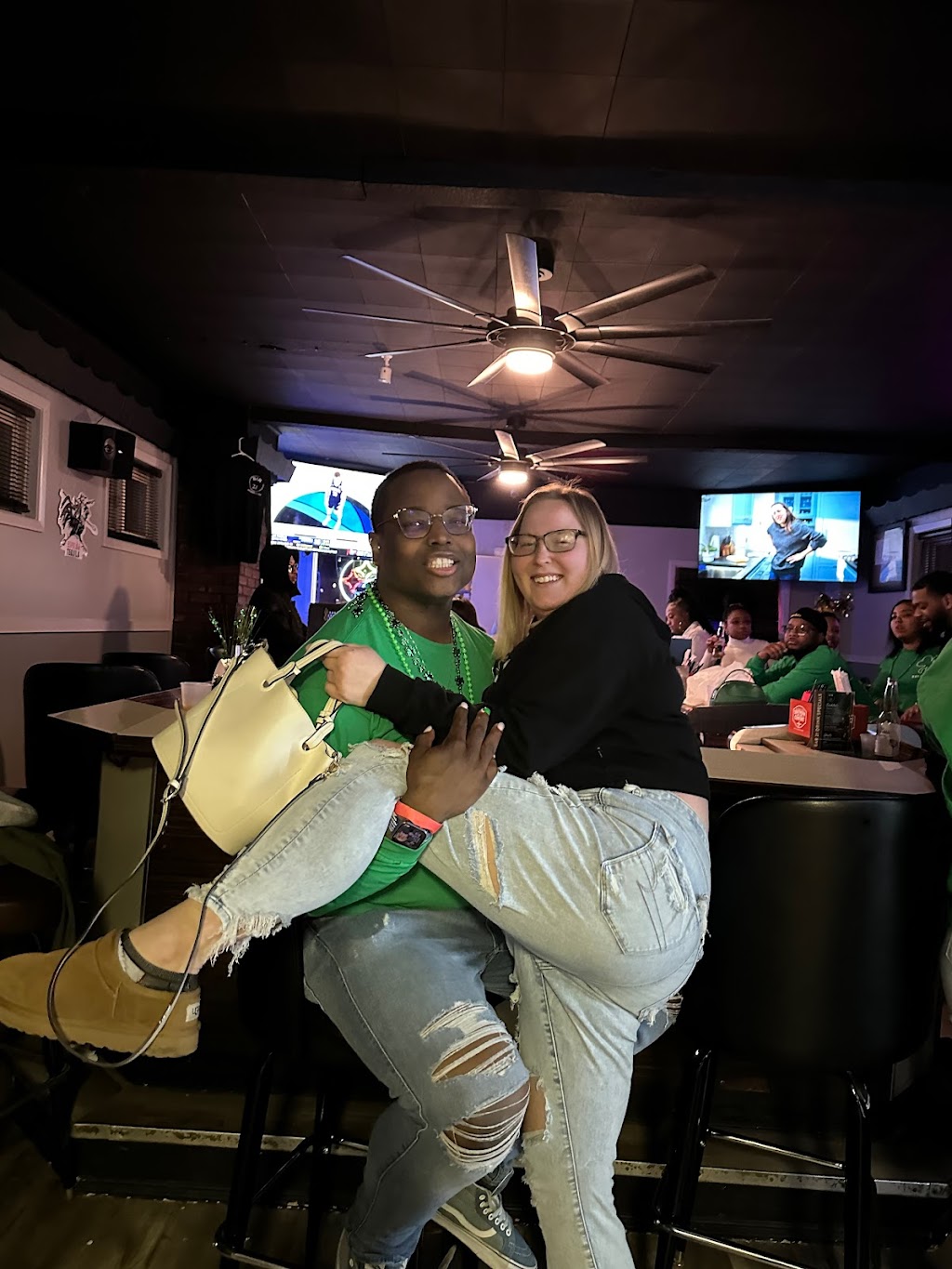 BAR 21 | restaurant | 2100 Spring St, Pittsburgh, PA 15210, USA | 4125865221 OR +1 412-586-5221