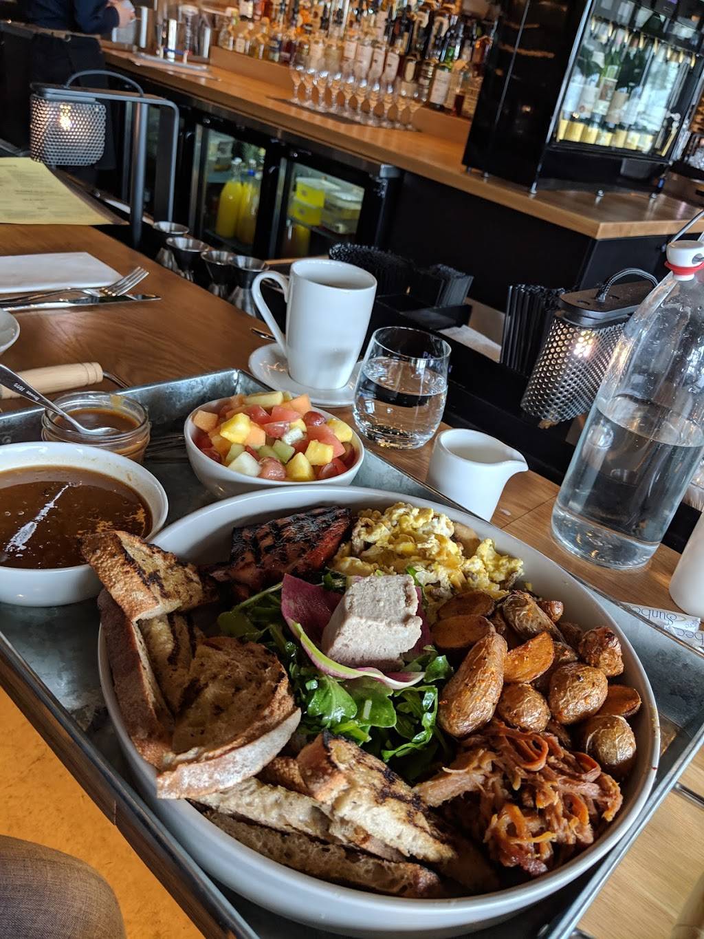 425˚F | restaurant | 100 Place Fabien Drapeau, Sainte-Thérèse, QC J7E 5W6, Canada | 4509519551 OR +1 450-951-9551