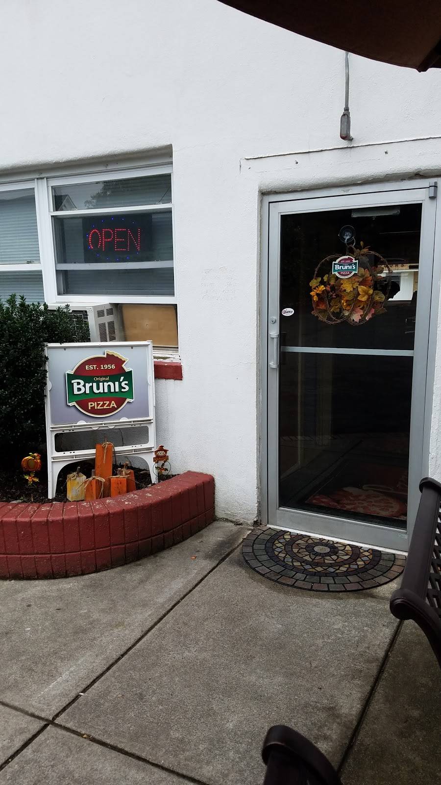 Brunis Pizzeria | restaurant | 303 12th St, Hammonton, NJ 08037, USA | 6095615310 OR +1 609-561-5310