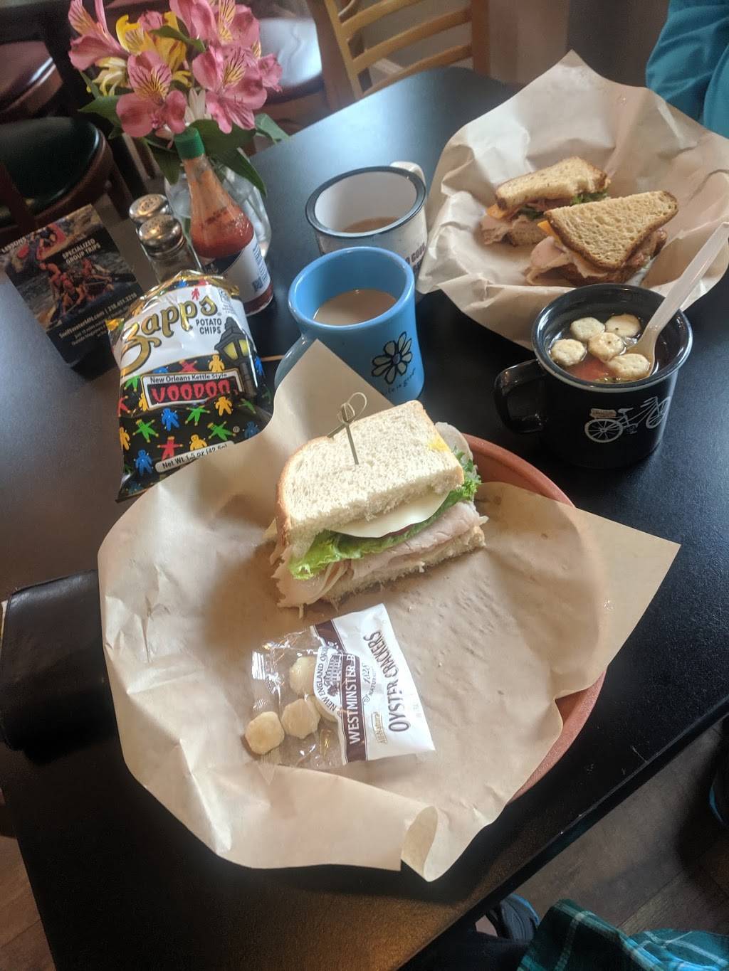 Magnolia Cafe | cafe | 206 3rd St, Carlton, MN 55718, USA | 2184995911 OR +1 218-499-5911