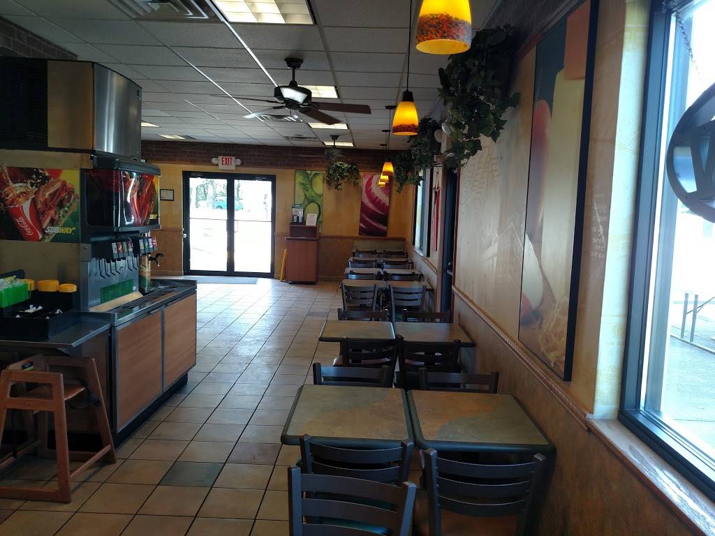 Subway | restaurant | 271 Sandusky St, Monroeville, OH 44847, USA | 4194652500 OR +1 419-465-2500