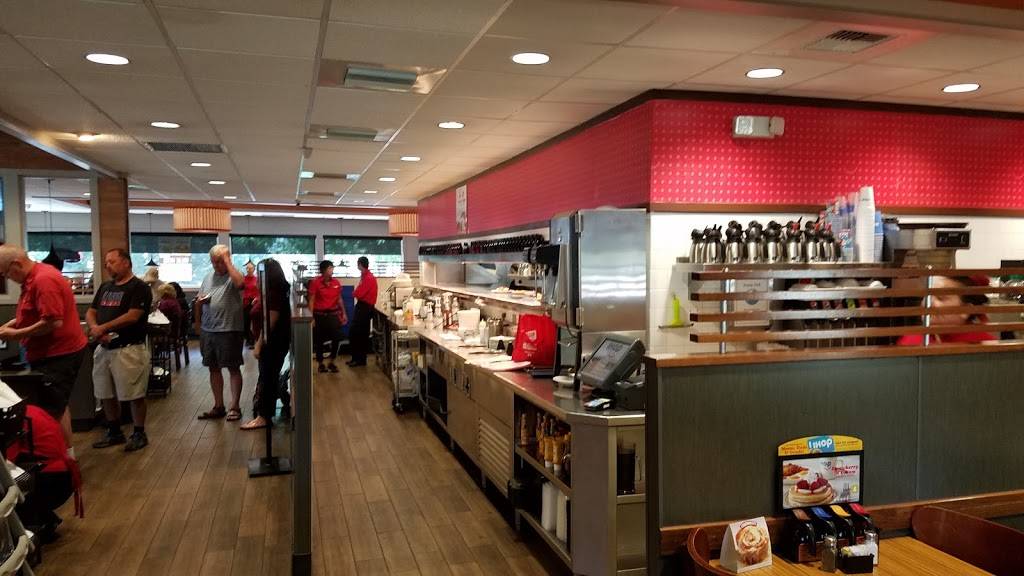 IHOP | restaurant | 1502 Oakridge Dr, Fort Collins, CO 80525, USA | 9702263154 OR +1 970-226-3154