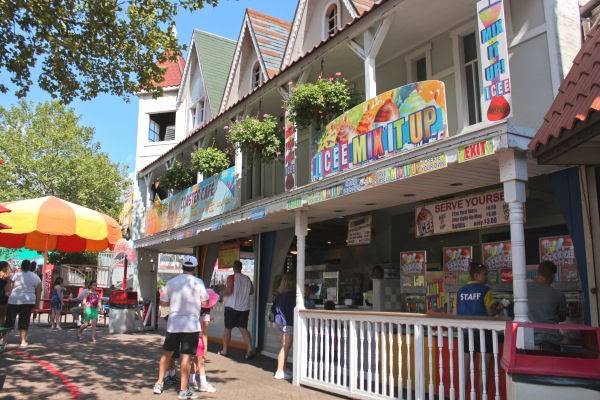 Adventureland Restaurant | meal takeaway | 2245 Broadhollow Rd, Farmingdale, NY 11735, USA | 6316946868 OR +1 631-694-6868