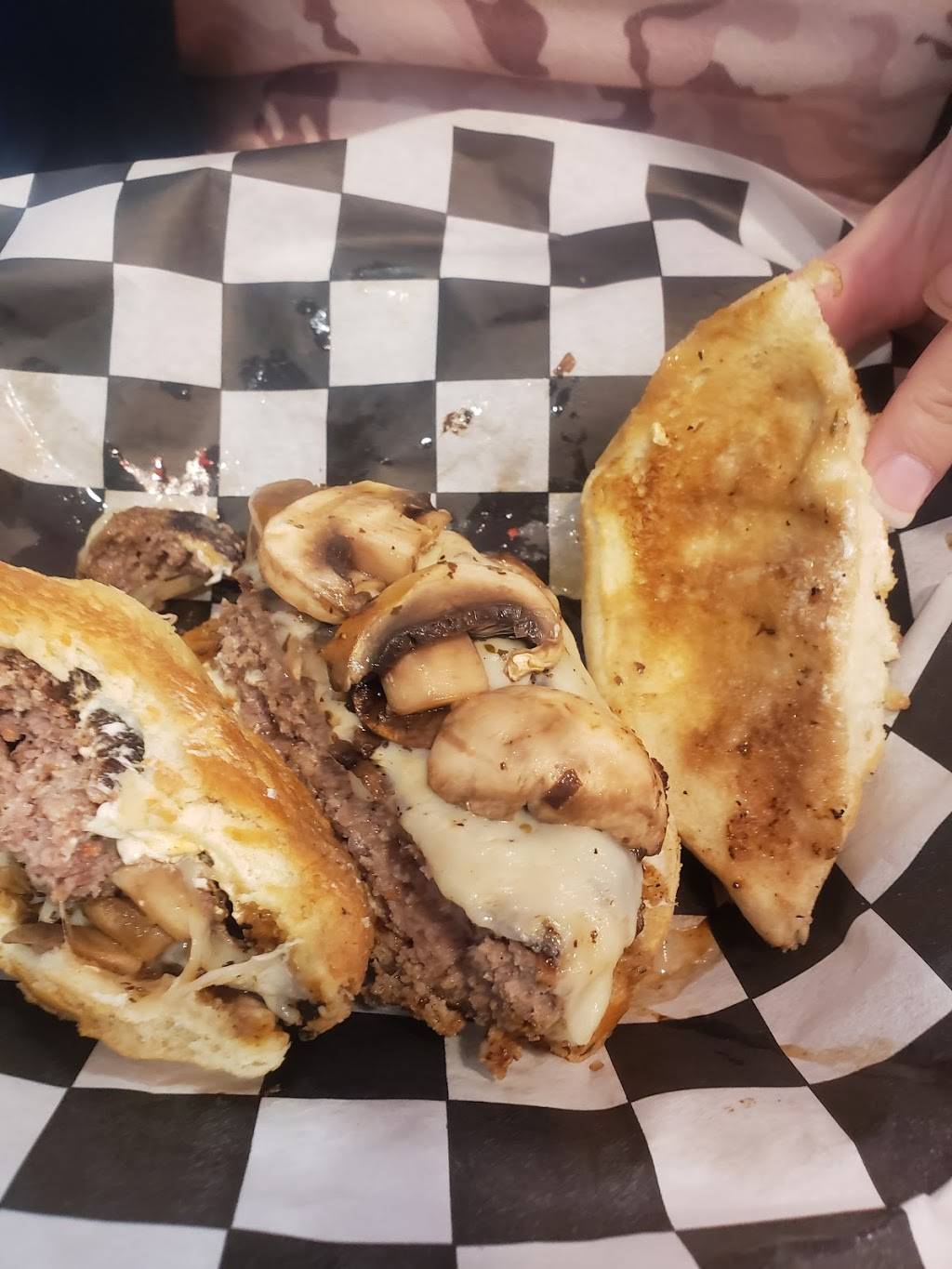 Nitro Burger | restaurant | 2050 Cornhusker Hwy, Lincoln, NE 68521, USA | 4025706433 OR +1 402-570-6433