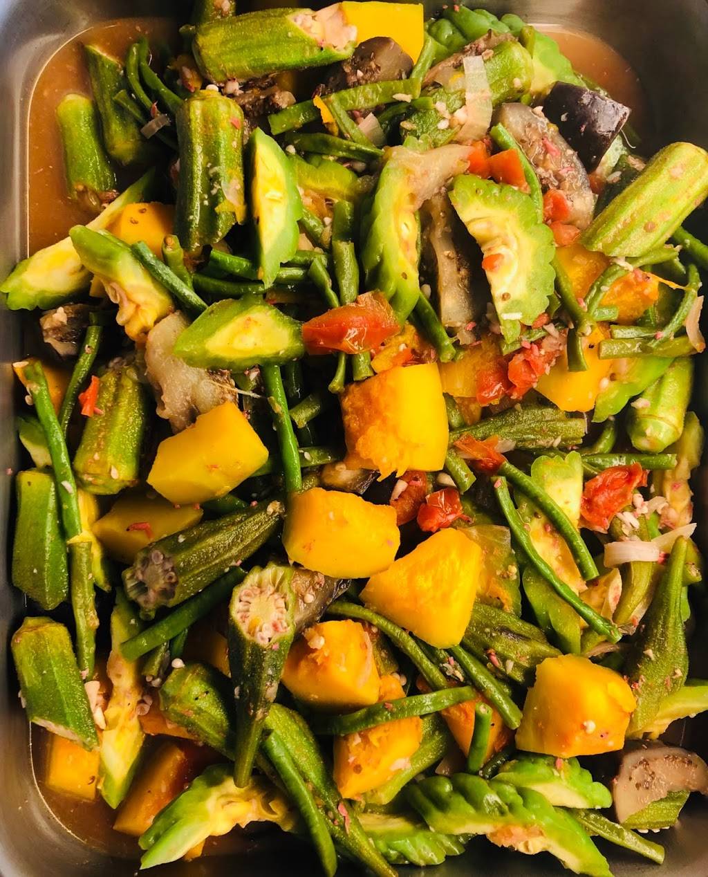 Carolinas Cuisina | restaurant | 323 Burnhamthorpe Rd, Etobicoke, ON M9B 2A2, Canada | 4162394800 OR +1 416-239-4800