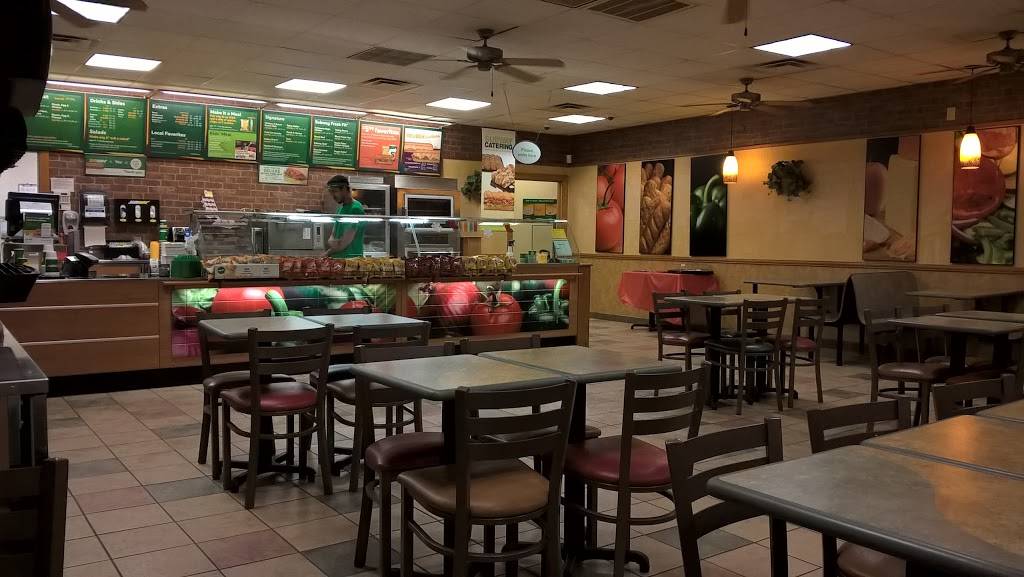 Subway Restaurants | restaurant | 199 E Main St, Russiaville, IN 46979, USA | 7658833000 OR +1 765-883-3000