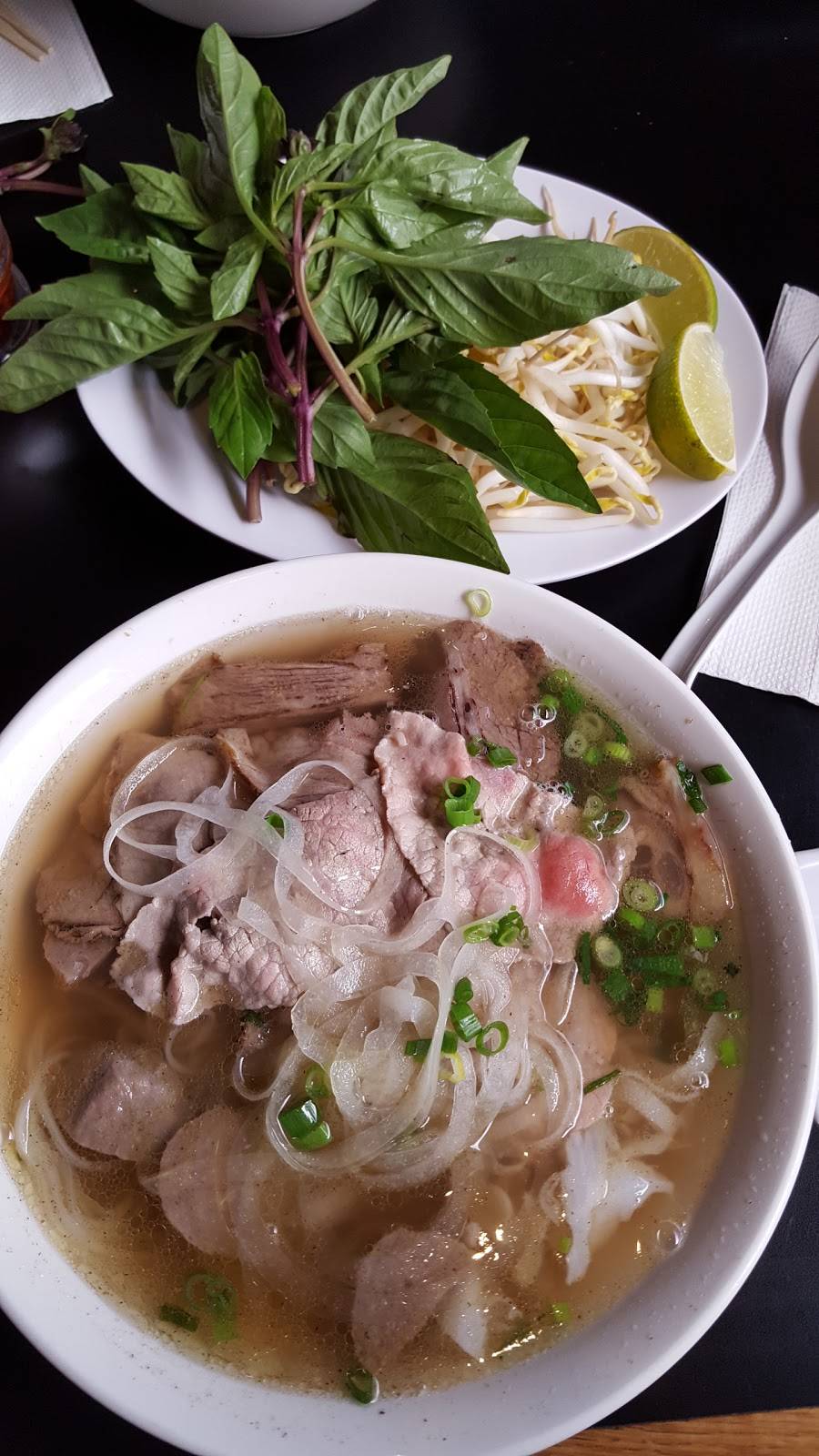 Lemongrass | restaurant | 20 Kainehe St, Kailua, HI 96734, USA | 8082610222 OR +1 808-261-0222