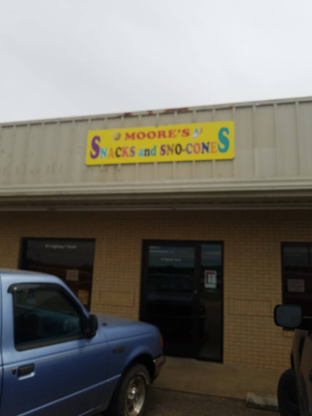 Moores Snacks And Sno-cones | restaurant | Holly Springs, MS 38635, USA | 6623471099 OR +1 662-347-1099