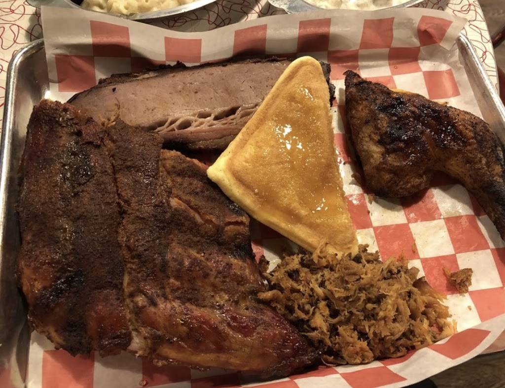 Bombshells Burgers & BBQ | restaurant | 2134 5th Street Rd, Huntington, WV 25701, USA | 6812043994 OR +1 681-204-3994