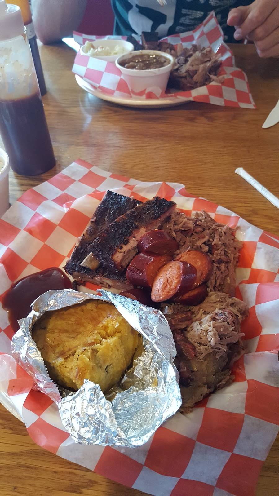 Joes Texas Barbeque | restaurant | 2052 Holmgren Way, Green Bay, WI 54304, USA | 9204301404 OR +1 920-430-1404