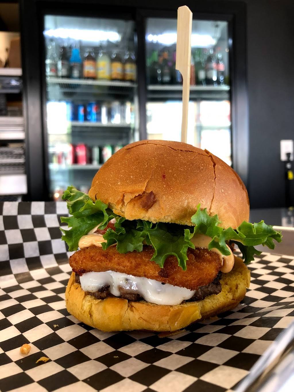 Top Gun burger | restaurant | 3-5955 Latimer Dr, Mississauga, ON L5V 0B7, Canada | 9055420999 OR +1 905-542-0999