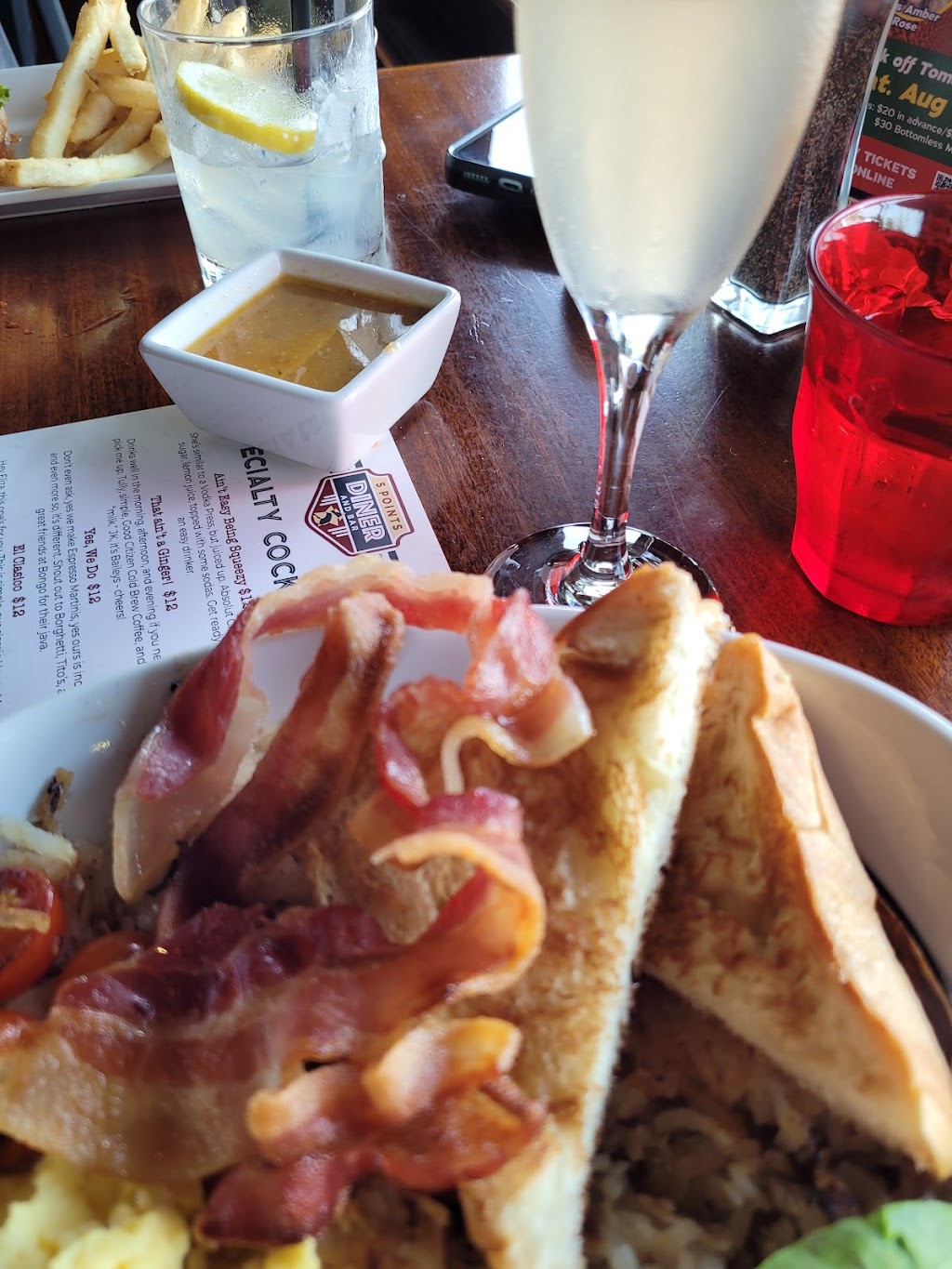 5 Points Diner and Bar | restaurant | 1016 Woodland St, Nashville, TN 37206, USA | 6157479955 OR +1 615-747-9955